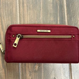 Travelon RFID blocking wallet